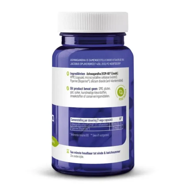 Auf einer blauen Plastikflasche mit weißem Deckel ist ein Etikett für Vitakruid – Ashwagandha KSM-66® & Bioperine® (60 vegane Kapseln) angebracht, auf dem Ashwagandha als Hauptbestandteil aufgeführt ist und weitere Produktdetails auf Niederländisch zu finden sind.