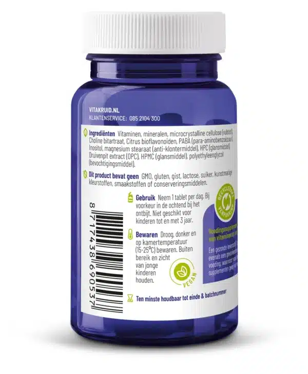 Vitakruid – Multi Tag (30 Tabletten) ist eine blaue Flasche mit weißem Deckel, die Nahrungsergänzungsmittel enthält. Das Etikett enthält Inhaltsstoffe und Anwendungshinweise auf Niederländisch sowie vegane und umweltfreundliche Symbole.